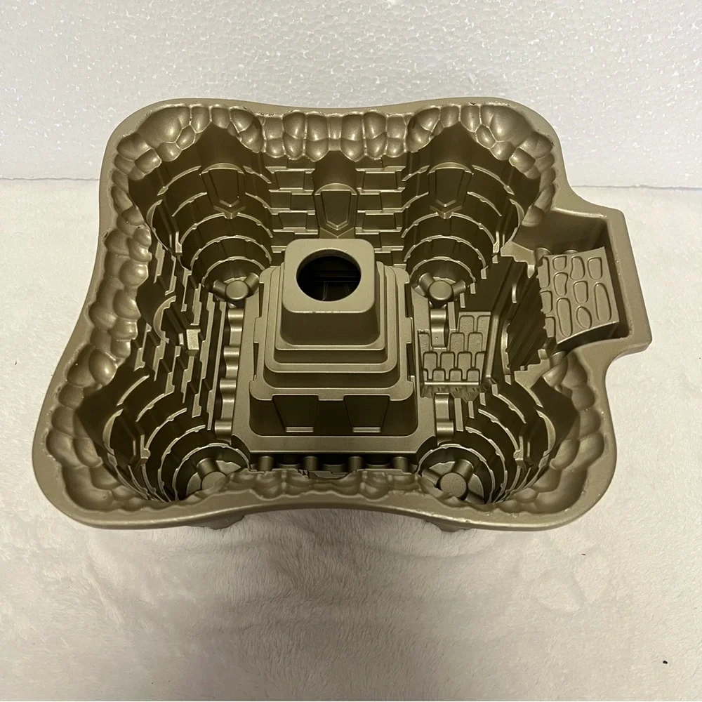 Nordic Ware 3-D Sandcastle Baking Pan Bundt Cake Mold Castle